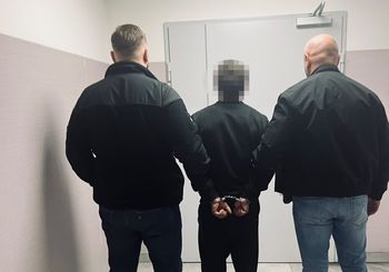 64-latka nie żyje, jej syn podejrzany o zabójstwo. Policjanci zabezpieczyli dziesiątki śladów