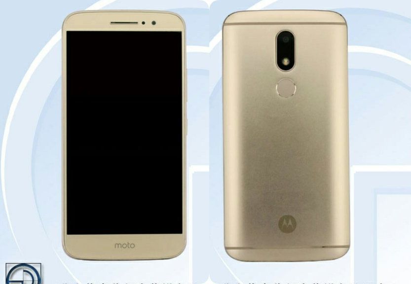 Moto M pozuje do zdjęć. Nijak nie przypomina innych modeli Lenovo Moto 5
