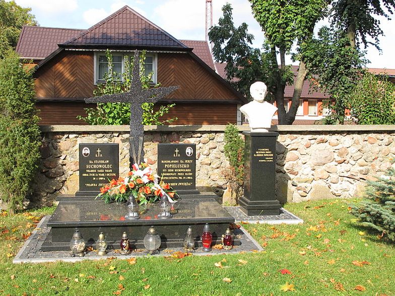 Ks. Suchowolec jest pochowany obok ks. Popiełuszki