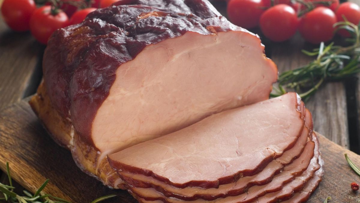 Zdarza się, że na wędlinie pojawia się tęczowy połysk