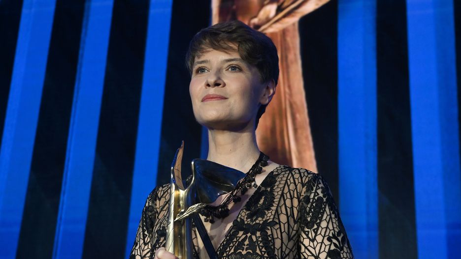 Warszawa, 05.10.2025. Eliza Kącka została laureatką Nagrody Literackiej Nike 2025 za książkę "Wczoraj byłaś zła na zielono", 5 bm. na gali w Bibliotece Uniwersytetu Warszawskiego. Przyznawana od 1997 r. nagroda to jedno z najważniejszych wyróżnień w dziedzinie polskiej literatury współczensej. Jej fundatorami są ?Gazeta Wyborcza? i Fundacja Agory. (mr) PAP/Piotr Nowak