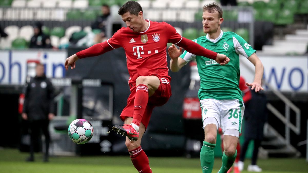 PAP/EPA / FOCKE STRANGMANN / Na zdjęciu: Robert Lewandowski (z lewej)