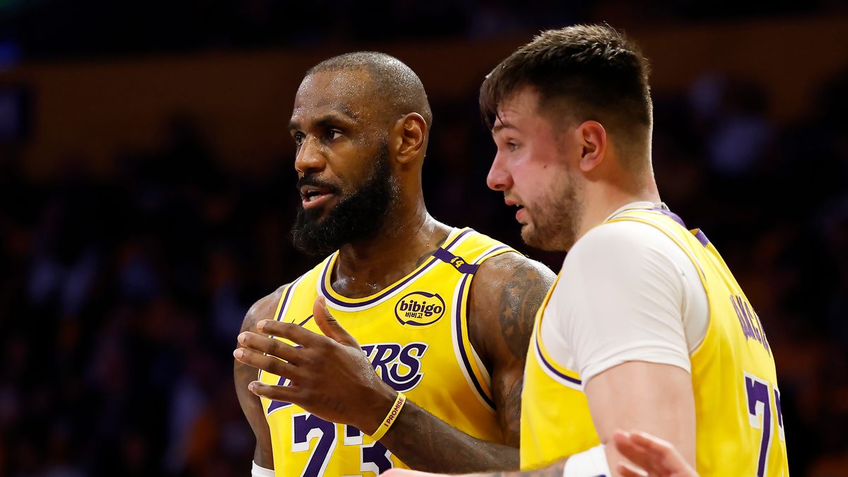 Getty Images / Ronald Martinez / Na zdjęciu: Luka Doncić i LeBron James