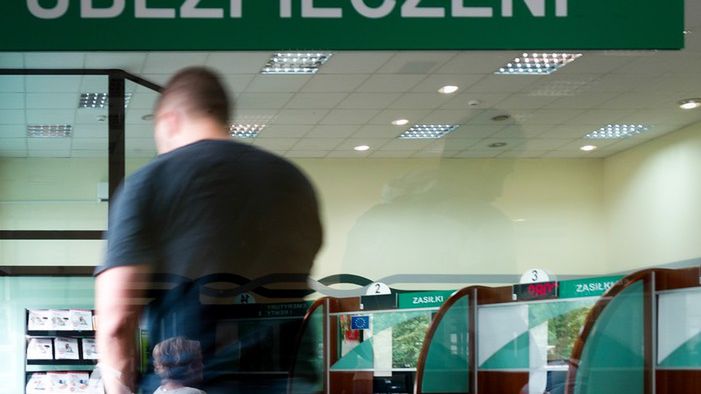 I ty zostaniesz płatnikiem ZUS - mówi rząd. Zyskasz emeryturę, ale stracisz pensję.