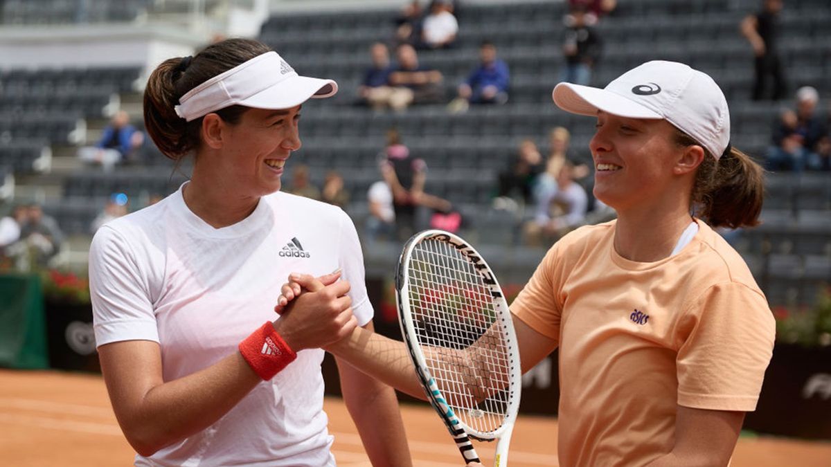Getty Images / Julian Finney/ATP Tour / Na zdjęciu: Garbine Muguruza i Iga Świątek