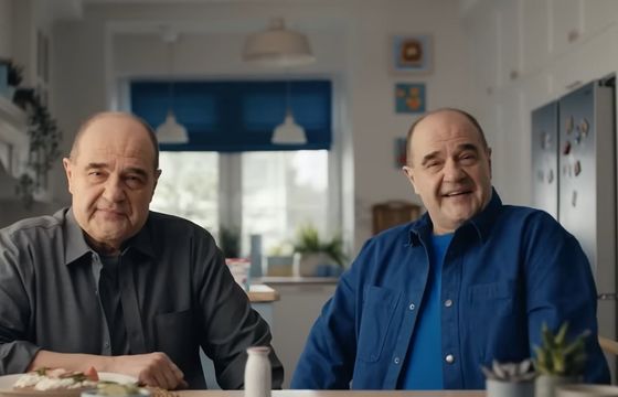 Podwójny Cezary Żak reklamuje Actimel