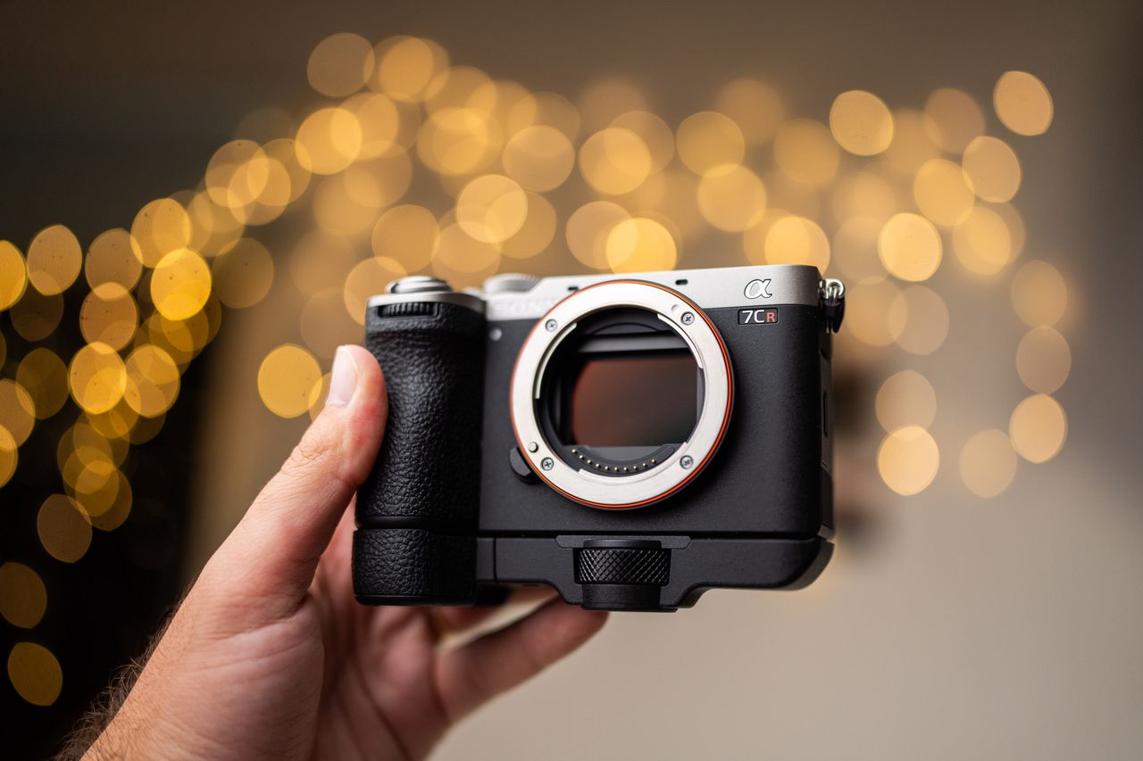 Sony prezentuje dwa nowe kompaktowe modele bezlusterkowców: A7C II oraz A7C R