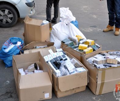 Podrabiana odzież, kosmetyki i papierosy bez akcyzy w Wólce Kosowskiej