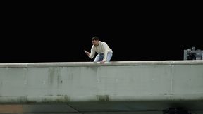 Wszedł na dach stadionu i zaczął to robić. Dostał dożywotni zakaz