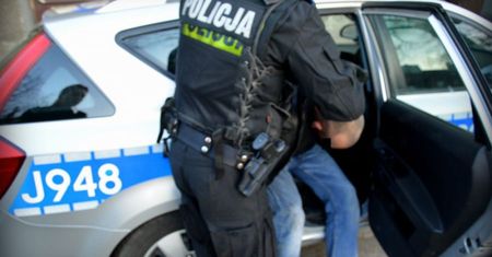 Zobaczyli, że nie ma zapiętych pasów. Kierowca może trafić do więzienia