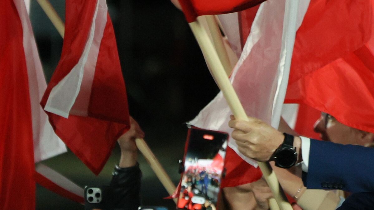 Warszawa, 23.05.2025. Wybory Prezydenta RP 2025 - kampania przed II turą. Kandydat KO w wyborach prezydenta RP, prezydent Warszawy Rafał Trzaskowski po debacie przed II turą wyborow prezydenta RP, transmitowanej przez trzy ogólnopolskie stacje ? TVP, TVN i Polsat, w Warszawie, 23 bm. (ad) PAP/Paweł Supernak