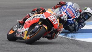 MotoGP: Deszcz rozdawał karty w Misano. Marc Marquez najszybszy, upadek Jorge Lorenzo