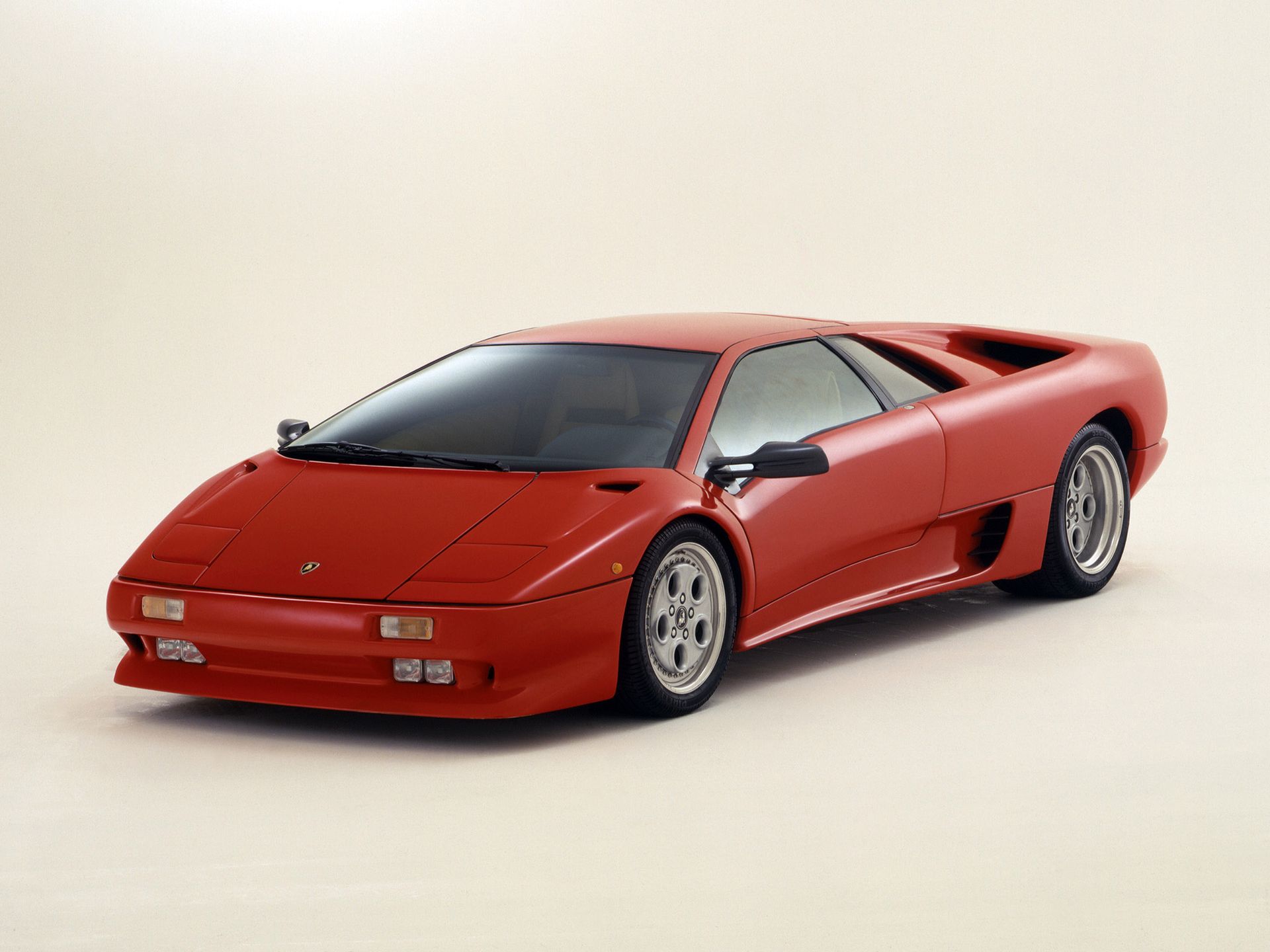 Od dekad z V12: ewolucja hipersamochodów Lamborghini 45