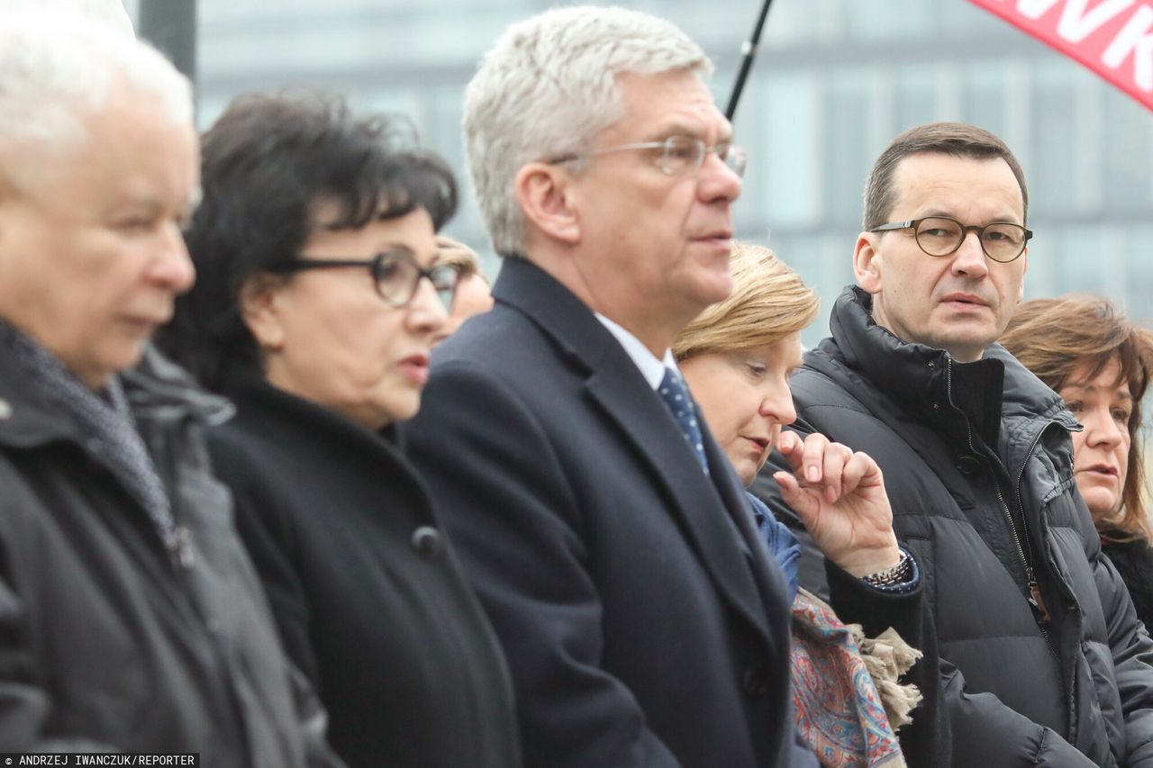 Stanisław Karczewski w towarzystwie Jarosława Kaczyńskiego, Elżbiety Witek i Mateusza Morawieckiego.