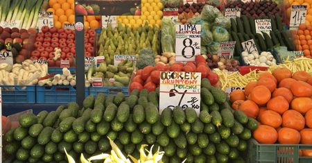 Ceny owoców i warzyw na kieleckich bazarach. Po ile dynie, pomidory, ogórki, brokuły i jabłka?