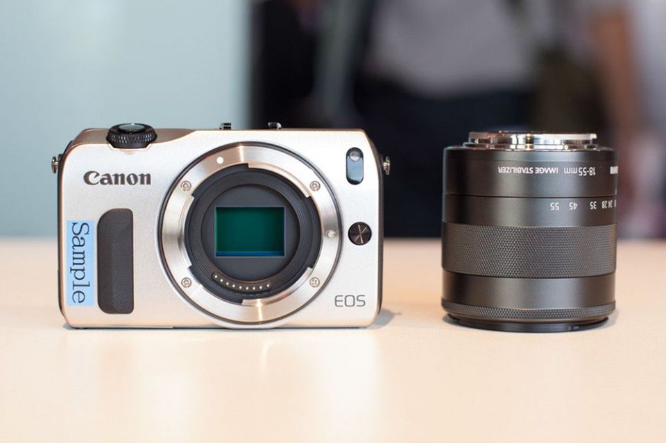 Czy nowy firmware do Canona EOS M rozwiąże jego główny problem?