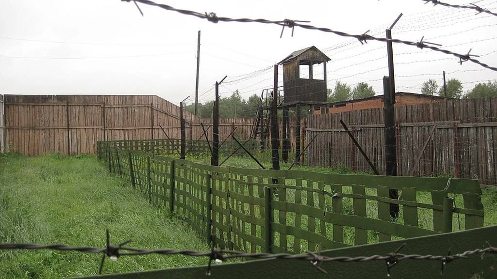Zamiast sławy na uciekinierów czekał obóz filtracyjny, gdzie poddano ich torturom, wskutek czego Dienisiuk przyznał się do zdrady ojczyzny. 4 grudnia 1943 roku mechanika skazano na 20 lat łagrów (zdj. poglądowe).