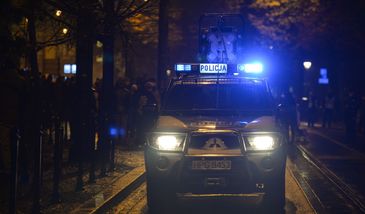 Koronawirus. W Wielkanoc zorganizowali imprezę w piwnicy. Akcja policji [WIDEO]