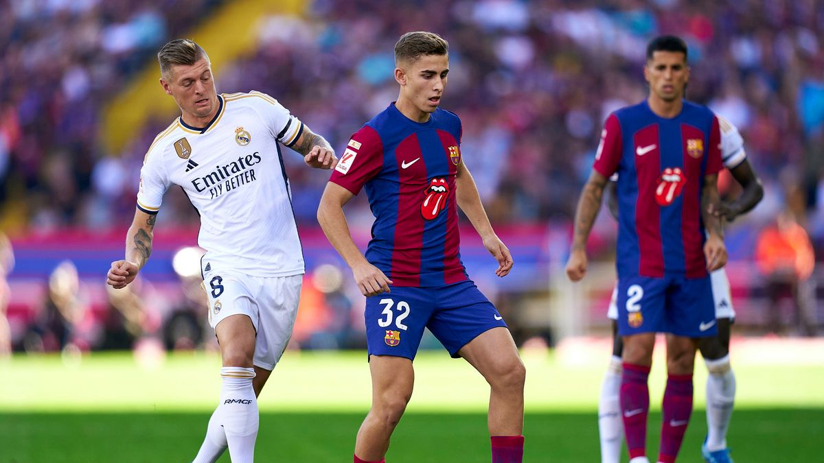 Zdjęcie okładkowe artykułu: Getty Images / Pedro Salado/Quality Sport Images / Na zdjęciu: Piłkarze podczas meczu FC Barcelona - Real Madryt.