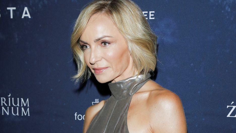 Anna Wyszkoni włożyła na wernisaż prześwitującą kreację
