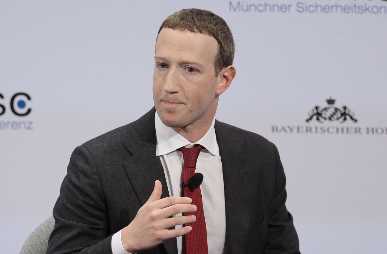 Mark Zuckerberg strollowany na Facebooku. Prowokacyjny post podbija internet