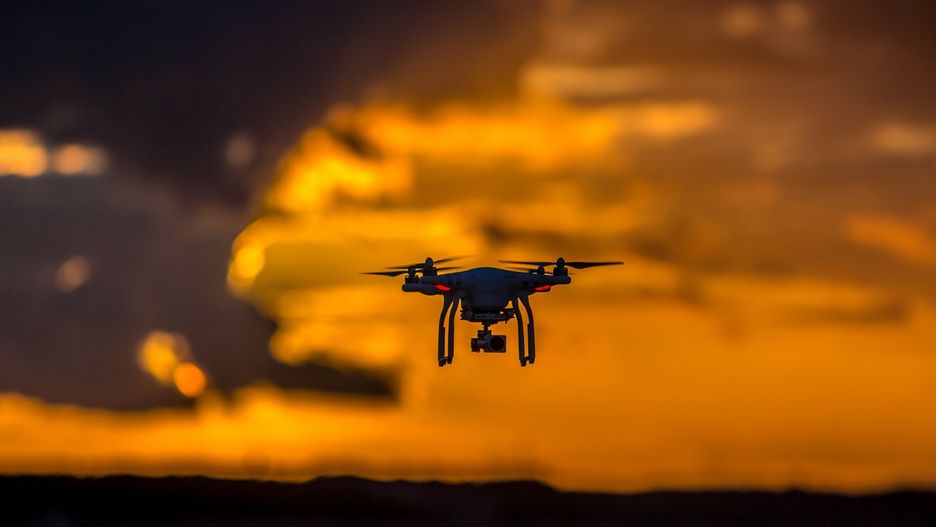 Dron, zdjęcie ilustracyjne