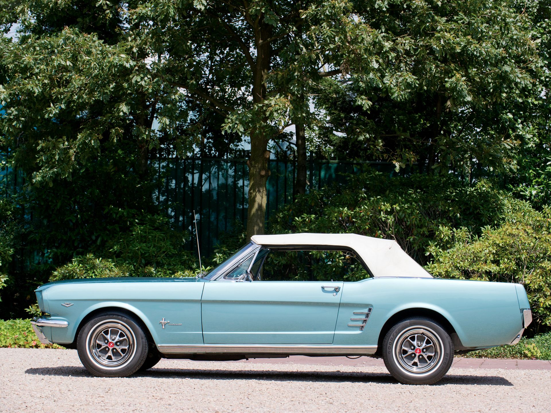 Ford Mustang I: ewolucja od malca po Bossa [galeria zdjęć] 18