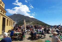 Karkonosze: Tłumy turystów. KPN przypomina o zasadach bezpieczeństwa