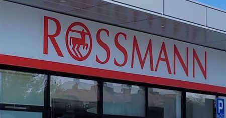 21,99 zł zamiast 39,99 zł. Promocja w Rosssmann na popularny tusz do rzęs