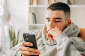 Nawet co piąte dziecko zmaga się z problemami psychicznymi. Dorośli wolą milczeć