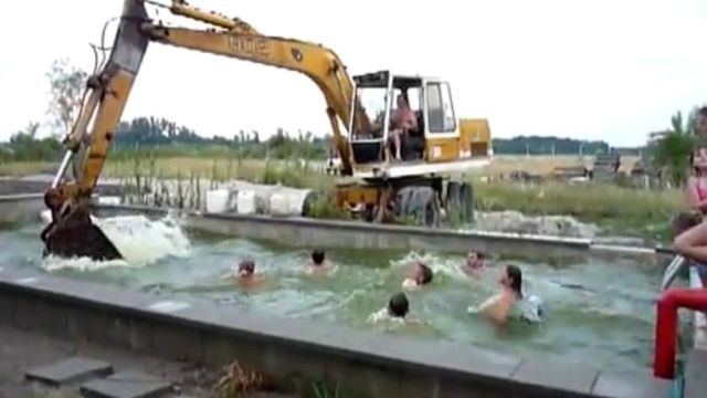 Węgierski basen ze sztucznymi falami [wideo] 1