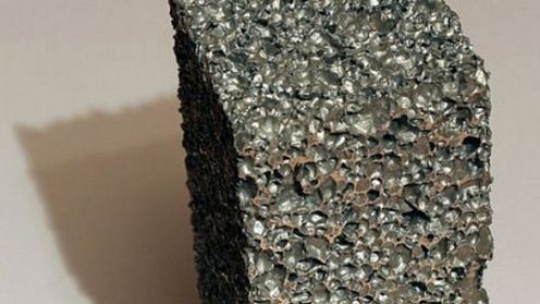 Wynaleziono metalową gąbkę (a może raczej gąbczasty metal?) 1