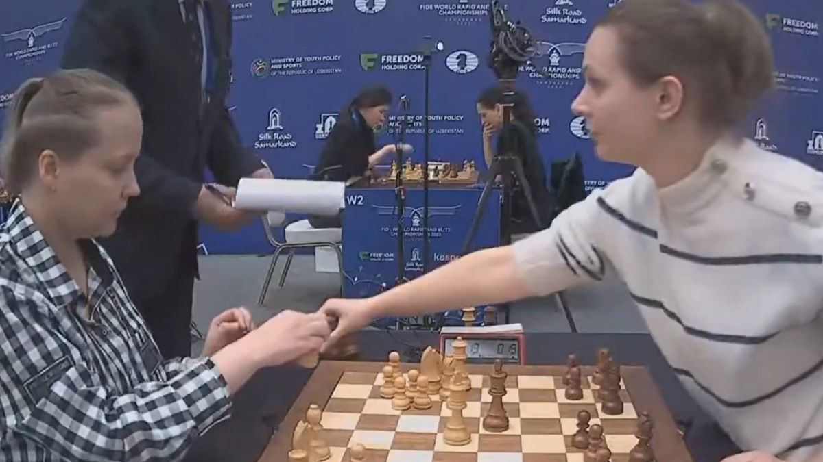 Zdjęcie okładkowe artykułu: Twitter / Chess News / Na zdjęciu: Anna Muzyczuk i Walentina Gunina