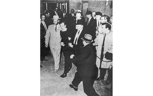 Jack Ruby strzela do Oswalda