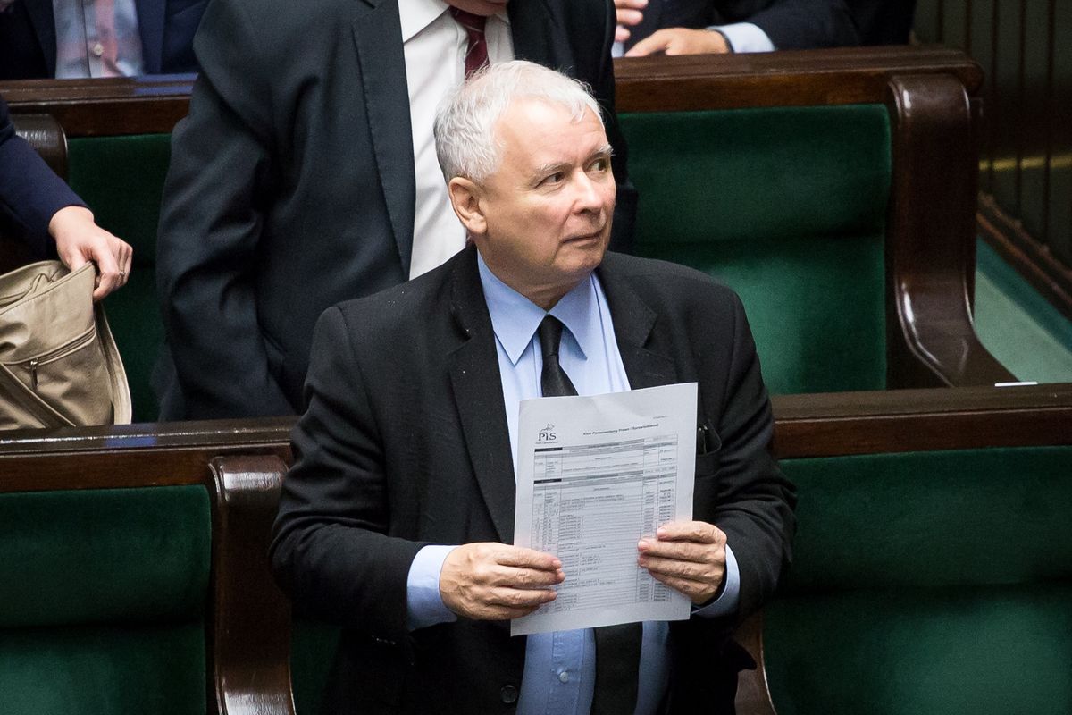 Zapowiedzi Jarosława Kaczyńskiego nie pomogły PiS