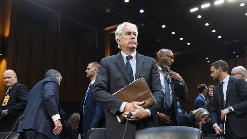 Intelligence chiefs testify on global threats on Capitol Hill
epa11215369 CIA Director William Burns departs after testifying before the Senate Intelligence Committee on global threats assessments in the Hart Senate Office Building in Washington, DC USA, 11 March 2024. In the hearing, US intelligence chiefs testified about growing threats from Russia, China, and Iran.  EPA/JIM LO SCALZO 
Dostawca: PAP/EPA.
JIM LO SCALZO