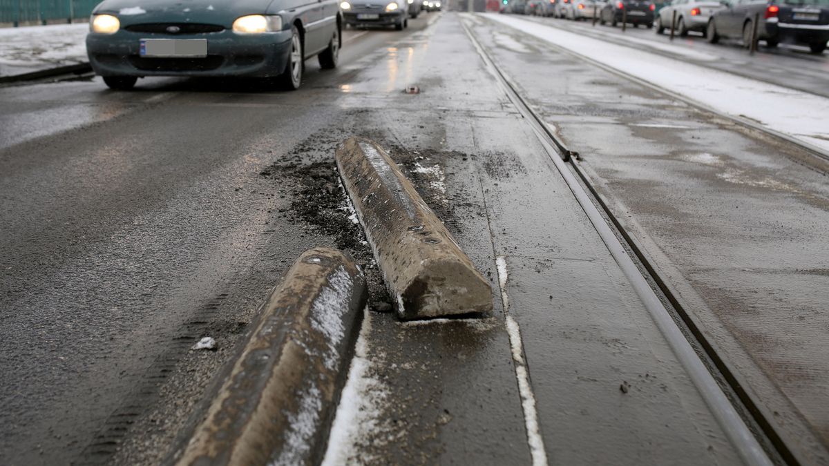 Separatory nie stanowią większego zagrożenia niż krawężniki - o ile są dobrze widoczne