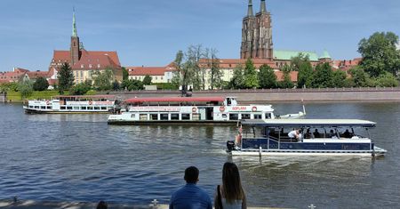 Wody Polskie: nie odholowano jednostek stacjonujących na Odrze we Wrocławiu