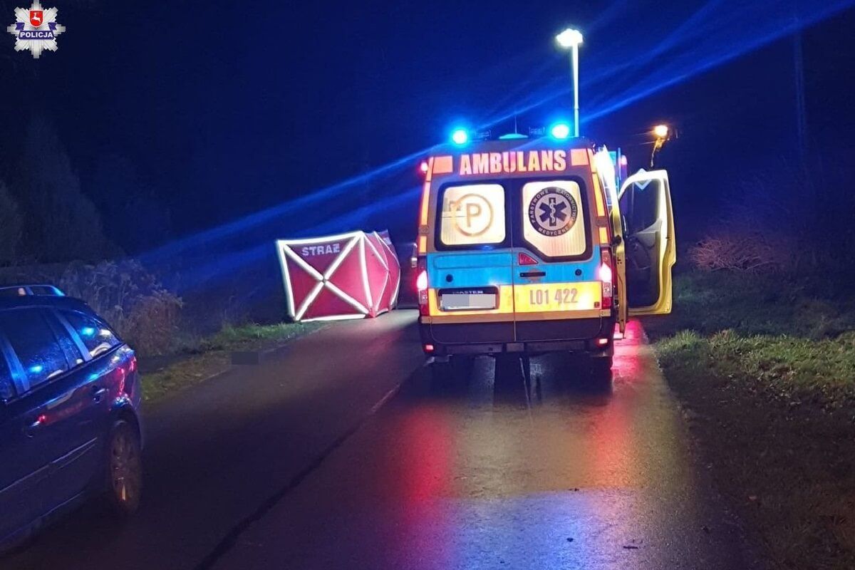 Karetka pogotowia na wypadku śmiertelnym