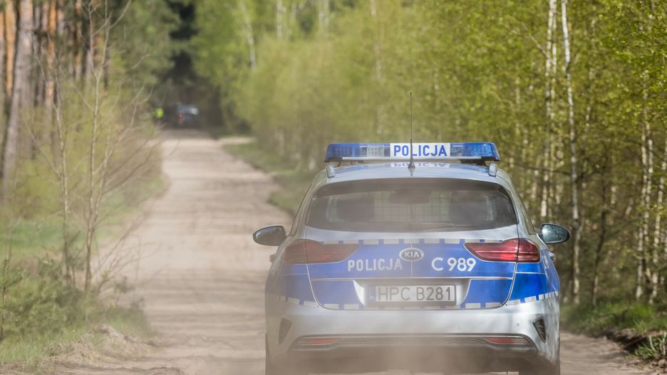 Tajemniczy obiekt wojskowy spad? pod Bydgoszcz?
27.04.2023 BYDGOSZCZ ZAMOSC POLICJA WOJSKO POSZUKIWANIA RESZTEK WOJSKOWEGO OBIEKTU POWIETRZNEGO W LESIE . FOT: TOMASZ CZACHOROWSKI/POLSKA PRESS
Tomasz Czachorowski