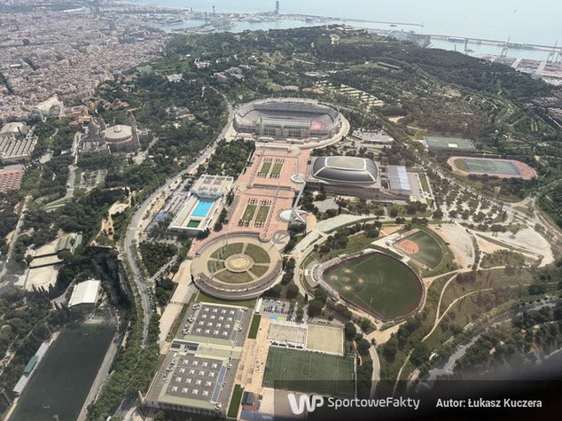 Widok na wzgórze Montjuic i Stadion Olimpijski z loku ptaka