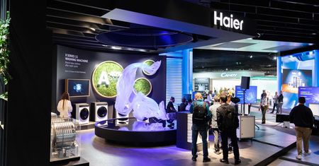 Nowości od Haier na IFA 2023. Na drzwiach tego piekarnika obejrzysz serial