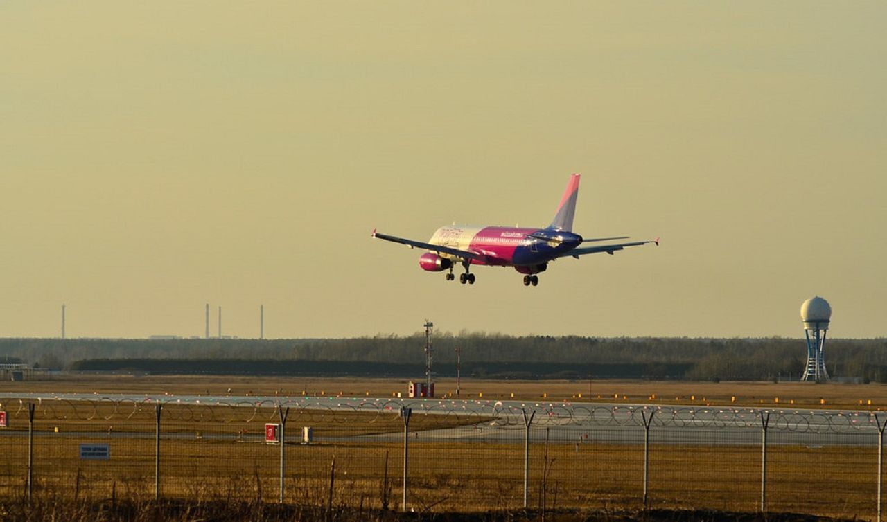 Ryanair i Wizz Air wznawiają loty międzynarodowe z Polski. LOT planuje siatkę połączeń