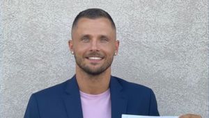 Poszedł z synem do fryzjera. Nie uwierzysz, kogo spotkali