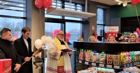 Księża poświęcili stację paliw. Wielkie otwarcie Orlenu w Gnojnie