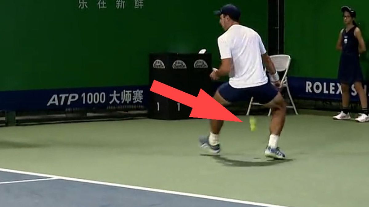 Twitter / twitter.com/TennisTV / Na zdjęciu: Asłan Karacew