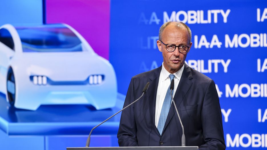 German Chancellor Friedrich Merz delivers a speech during a tour at the International Motor Show Germany IAA Mobility 2025 in Munich, Germany, 09 September 2025. The International Motor Show Germany IAA Mobility 2025 takes place in Munich from 09 to 14 September 2025, featuring numerous world premieres, and a special focus on electric mobility and digitization. EPA/ANNA SZILAGYI Dostawca: PAP/EPA.