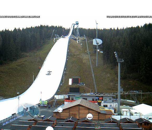 Vogtlandarena w sobotni poranek (fot. www.weltcup-klingenthal.de/webcam/webcam)