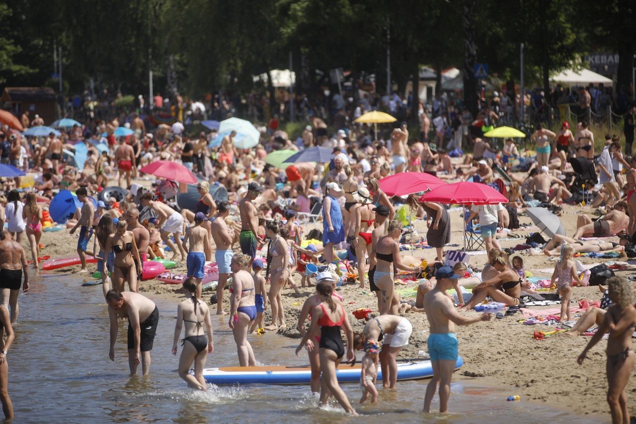 Pogoria plażuje. W niedzielę tłumy mieszkańców Dąbrowy Górniczej wybrały się nad wodę
