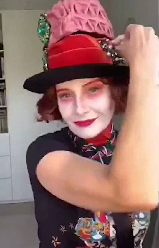 Małgorzata Kożuchowska jako Kapelusznik